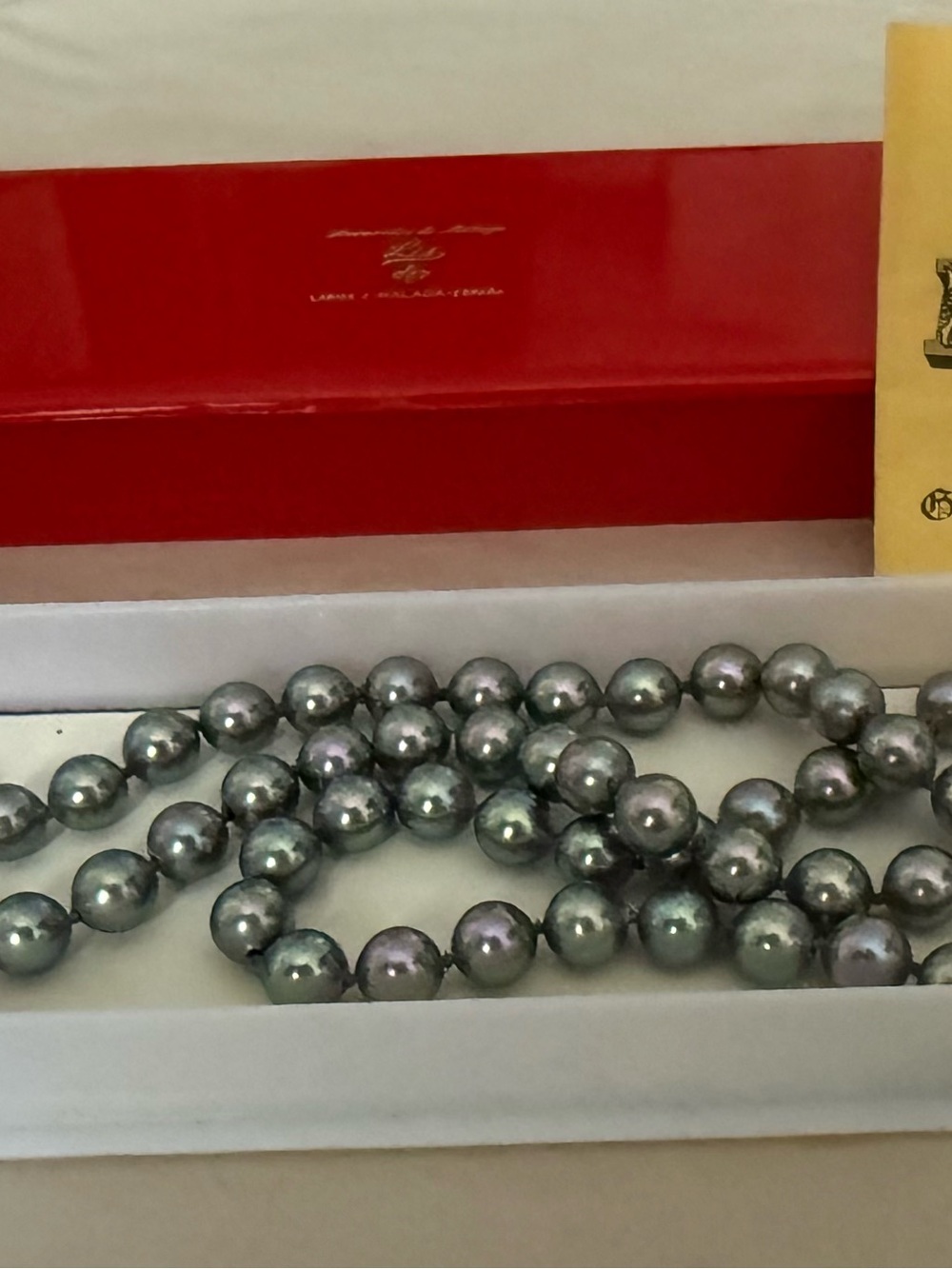 Grey Pearl Strand Necklace - Elegant Iridescent Pearls - Picture 5 of 6